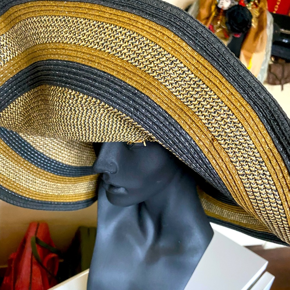 Jessica Simpson floppy hat